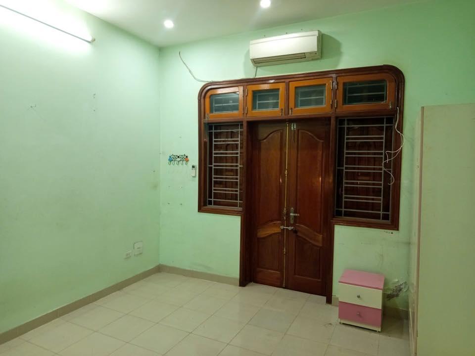 Cần cho thuê nhà riêng 381 Nguyễn Khang, Cầu Giấy 35m x 4T giá 11TR, Ô TÔ ĐỖ GẦN 3