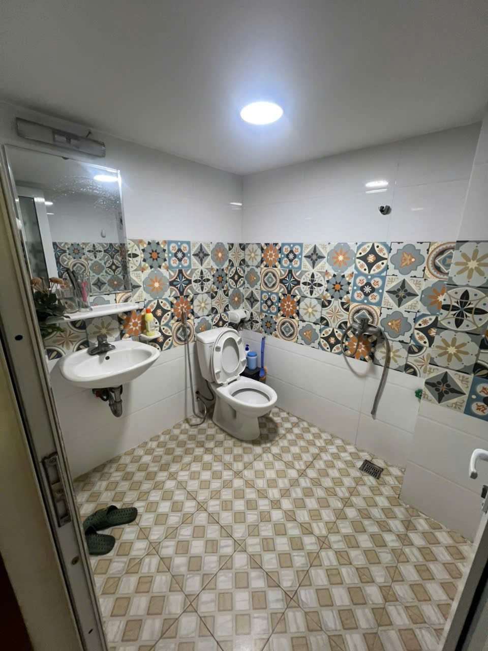 Cho thuê CHDV Giải Phóng, Hoàng Mai 50m x 5T, 6PN4VS giá 18TR, 1KM ra Bách Kinh Xây 2