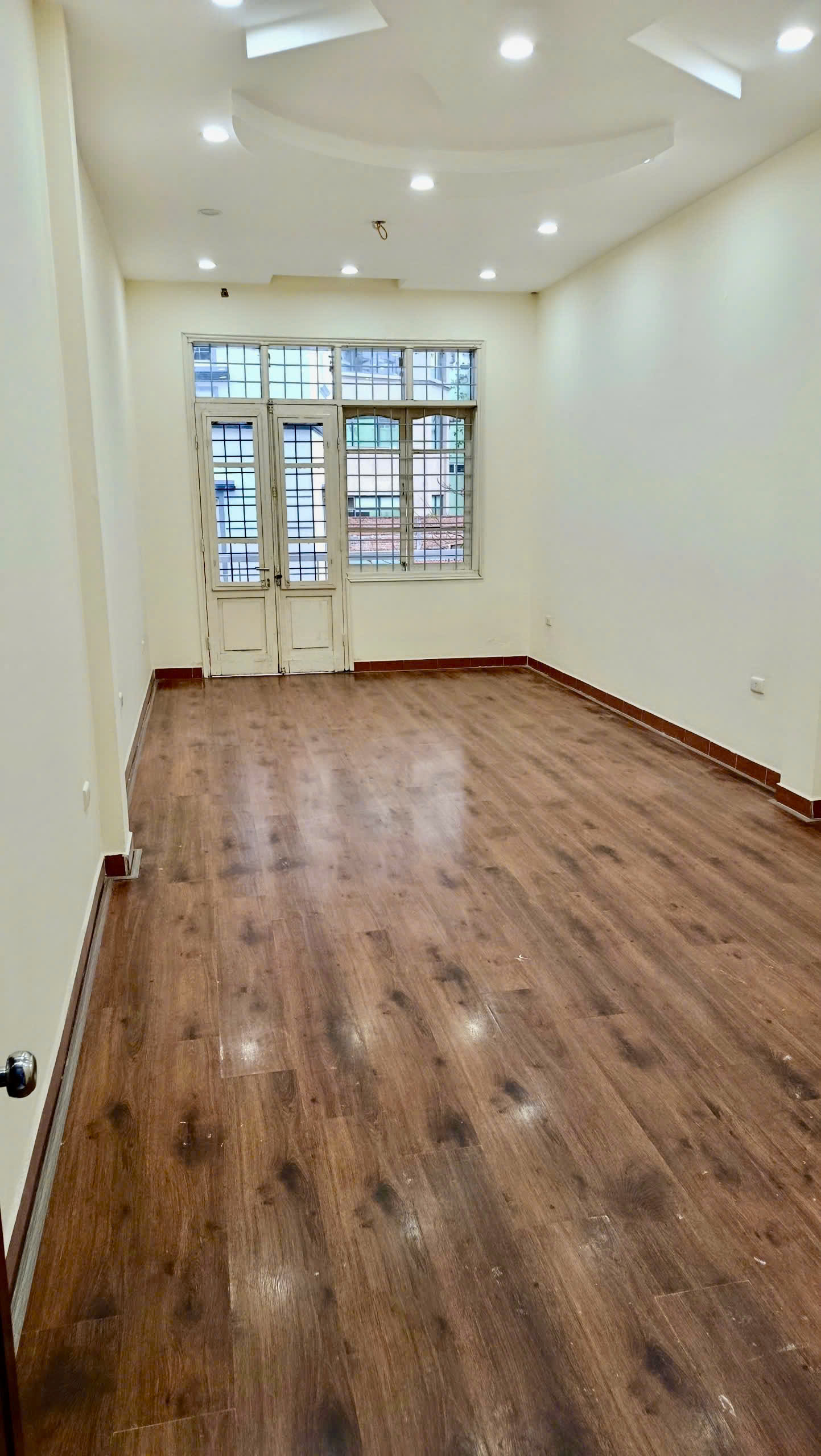 Cho thuê nhà riêng  Lê Đại Hành, Hai Bà Trưng 90m x 4T giá 32 triệu Ô TÔ - KINH DOANH 2