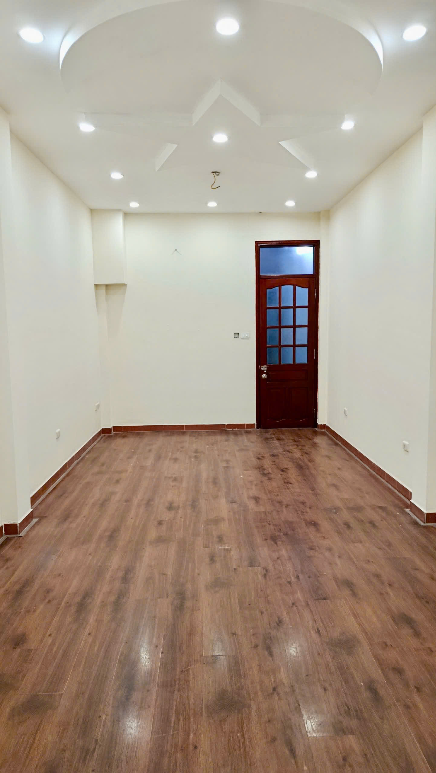 Cho thuê nhà riêng  Lê Đại Hành, Hai Bà Trưng 90m x 4T giá 32 triệu Ô TÔ - KINH DOANH 3