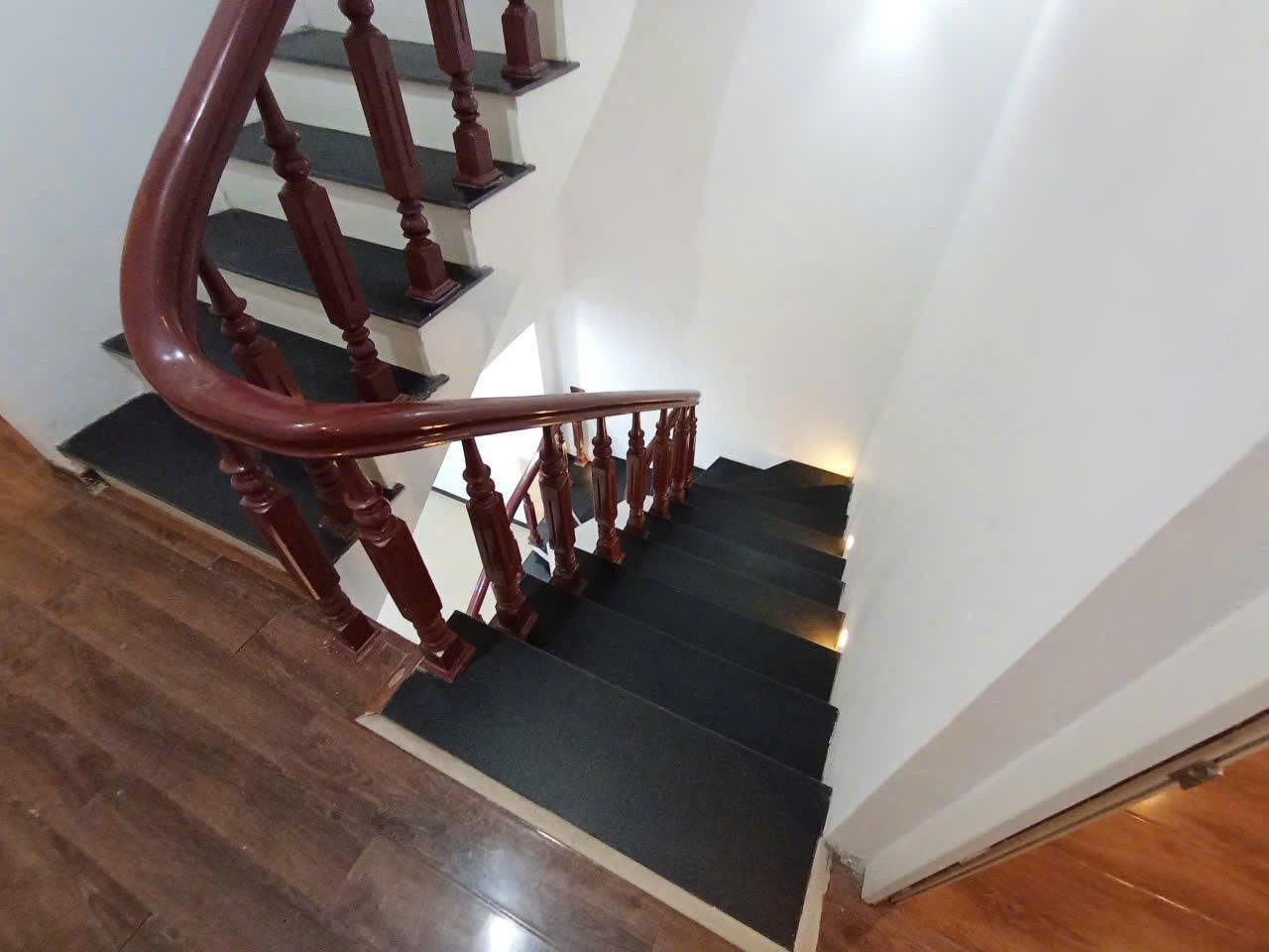 Cho thuê nhà ngõ 690 Lạc Long Quân, Tây Hồ 50m x 3T giá 16 triệu NHÀ ĐẸP, Ở NGAY 4