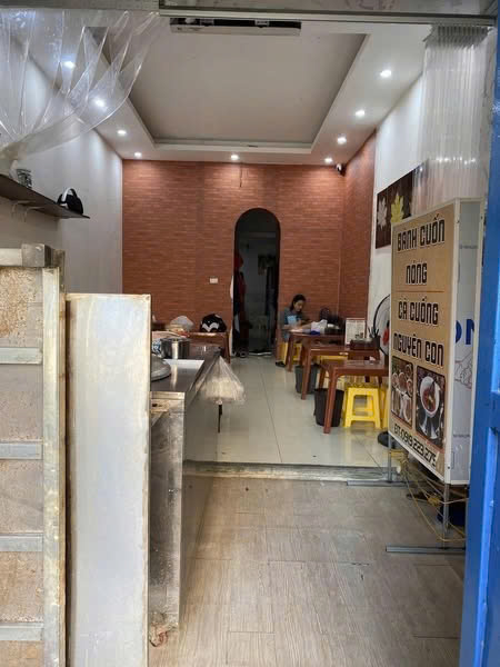 Cho thuê nguyên căn ngõ 2 Hoàng Sâm - Nghĩa Đô, Cầu Giấy. + Diện tích: 55m2 x 4 tầng. - Tầng 1: thô