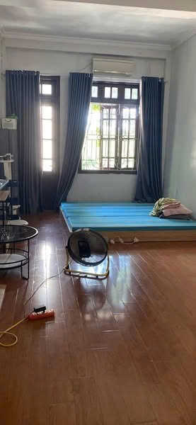 Cho thuê nguyên căn ngõ 2 Hoàng Sâm - Nghĩa Đô, Cầu Giấy. + Diện tích: 55m2 x 4 tầng. - Tầng 1: thô 2