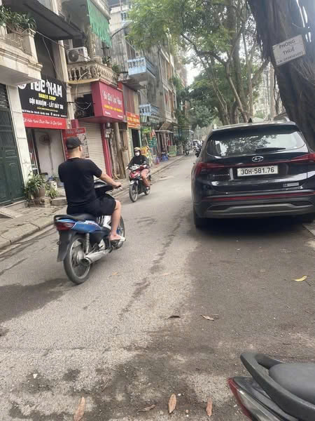 Cho thuê nguyên căn ngõ 2 Hoàng Sâm - Nghĩa Đô, Cầu Giấy. + Diện tích: 55m2 x 4 tầng. - Tầng 1: thô 3