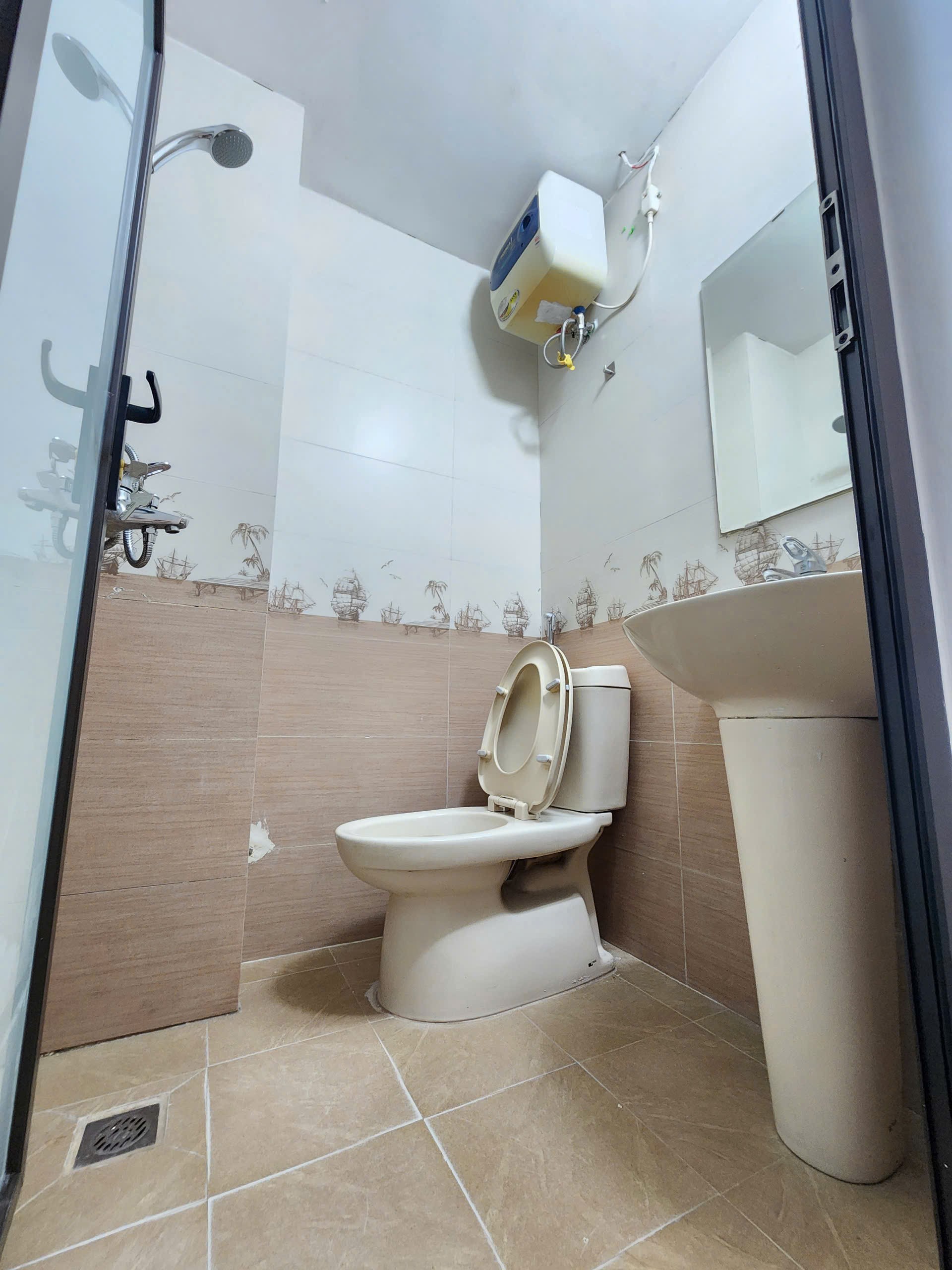 Bán gấp giá rẻ căn hộ Phố 8/3 14m/35m, tầng 2, mặt tiền 3m, 1.55 tỷ Hai Bà Trưng. 3