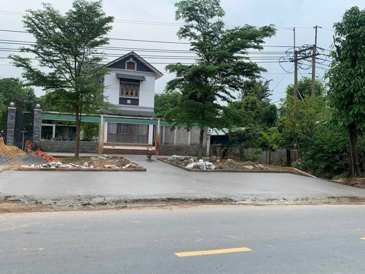 MẶT TIỀN NHỰA 1/ NGẮN TỈNH LỘ 8 – ĐỐI DIỆN CỔNG KCN ĐÔNG NAM 3