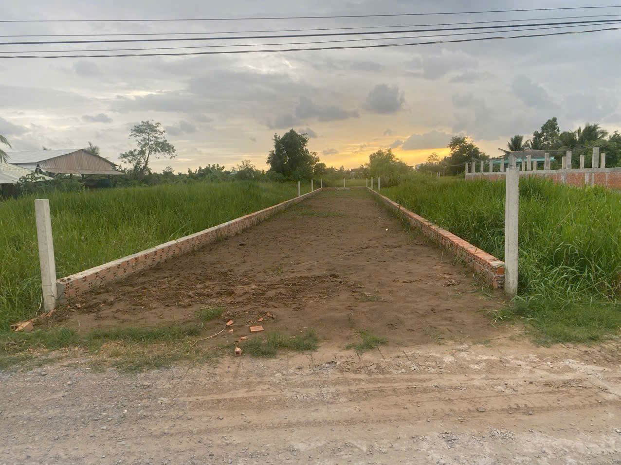 Đất thổ 247m2 mt xe hơi xã Tân Lân giá rẻ đầu tư 1 tỏi 250tr