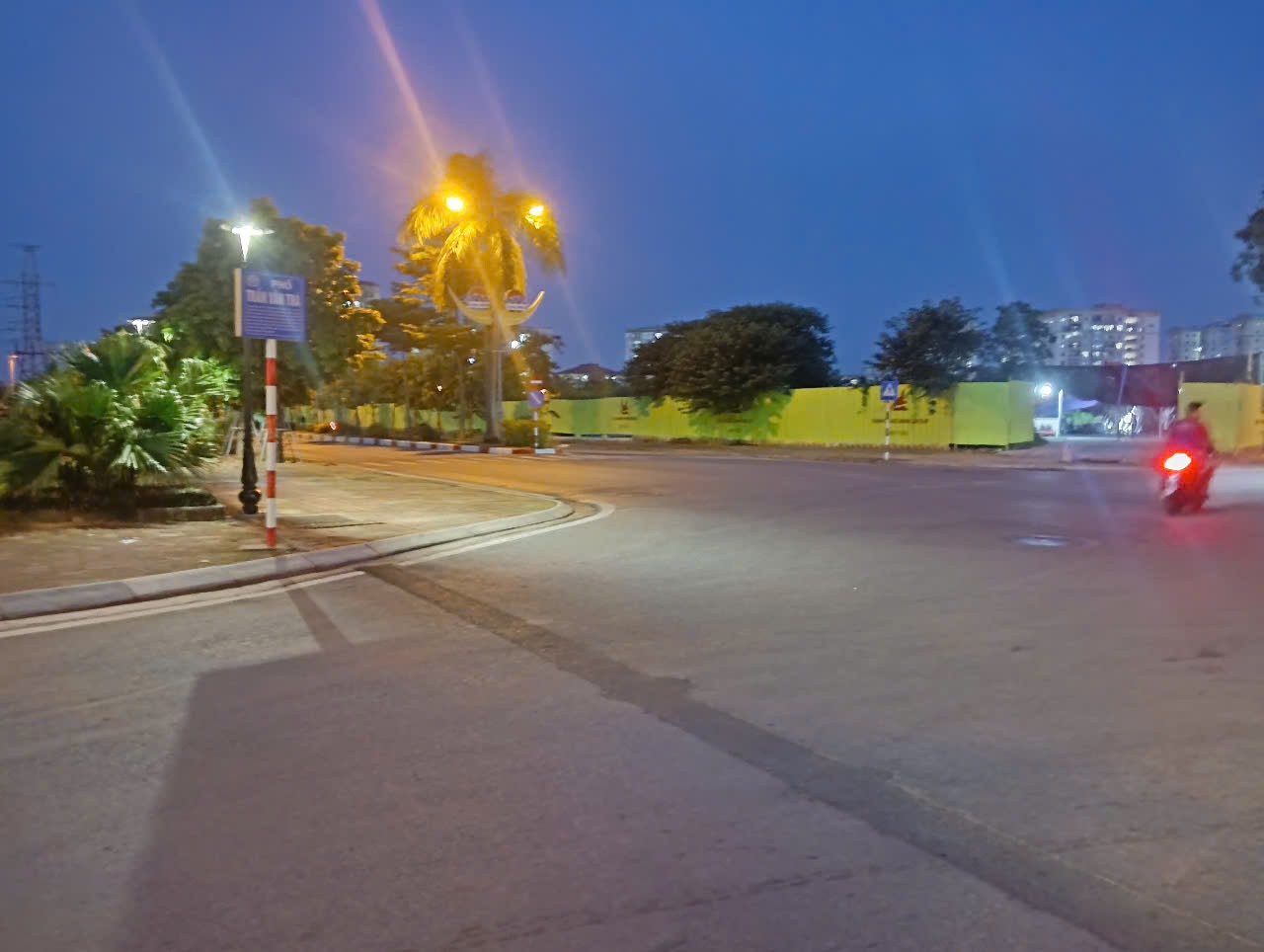 HÀNG HIẾM LINH LANG – ĐÀO TẤN  BA ĐÌNHĐất vàng – ô tô vào nhà.