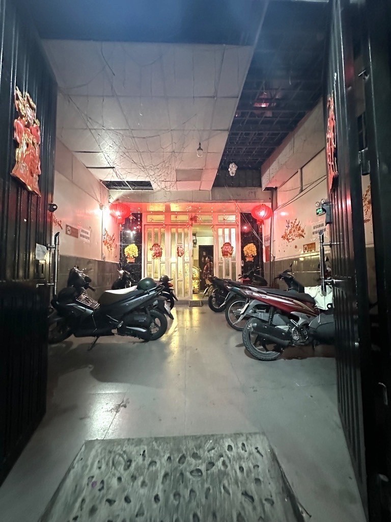 BÁN NHÀ Đ.SỐ- CÁCH VÀI BƯỚC CHÂN CÓ XE HƠI- HIẾM CÓ NGANG LỚN 4.7M- LƯU THÔNG  KHÁNH HỘI- HOÀNG 5