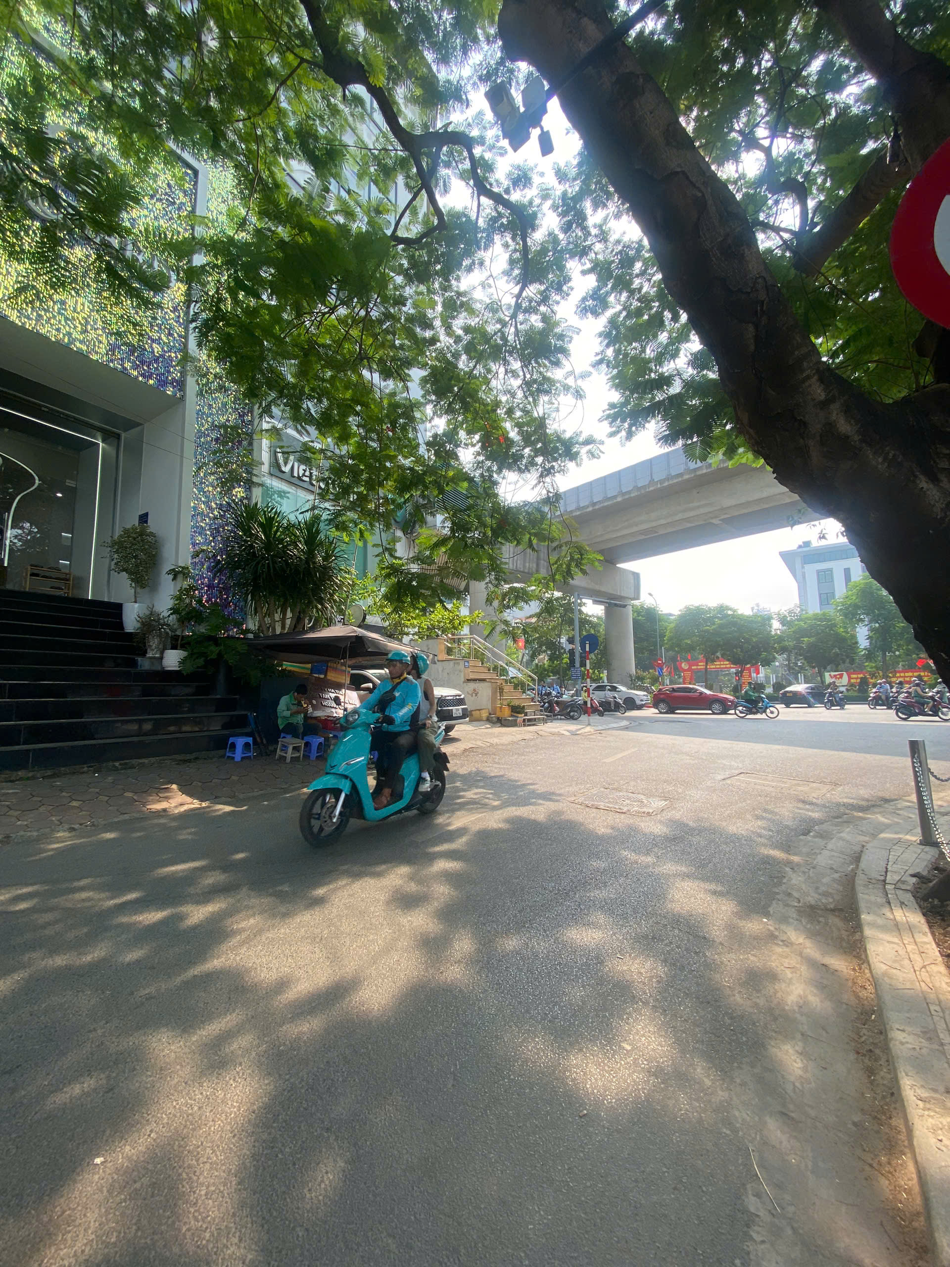 Cho thuê Văn Phòng 60m2 đã setup đầy đủ view Hồ Hoàng Cầu, Đống Đa, Hà Nội. LH. 0866683628