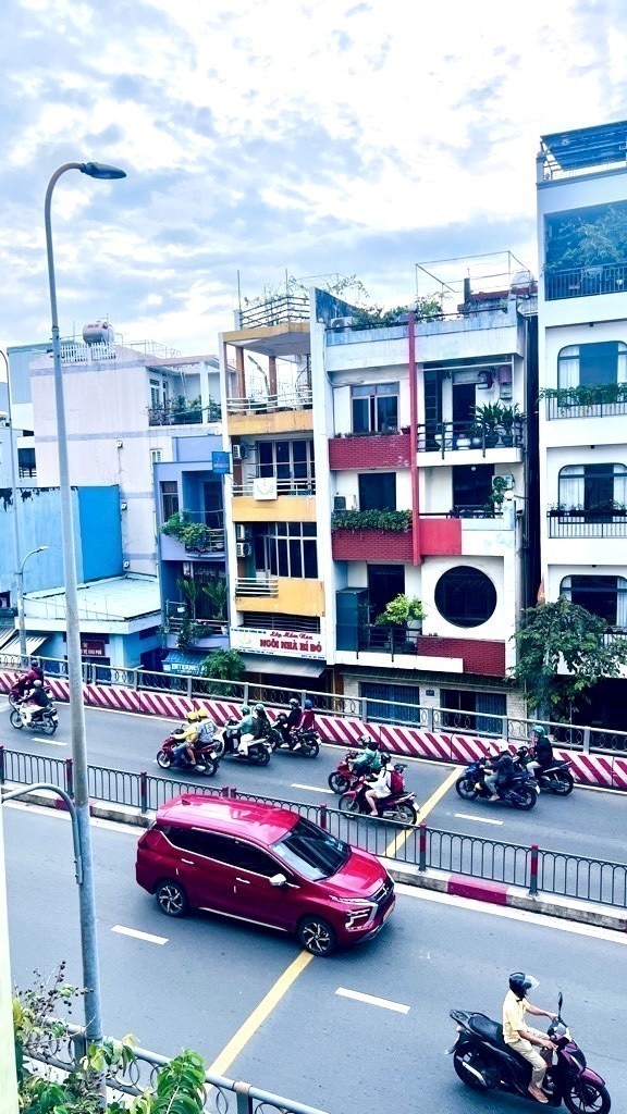 BÁN MT KINH DOANH Đ.KHÁNH HỘI- CHỈ 6.6T THÔI- GIAO THƯƠNG GIỮA TÔN THẤT THUYẾT VÀ BẾN VÂN ĐỒN- GẦN 5