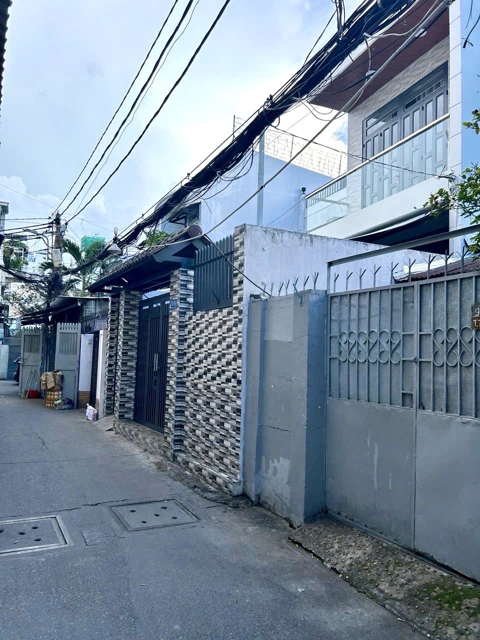 BÁN NHÀ 3 MT -HXH- Đ.TÔN THÂT THUYẾT- NGANG 4.8M- THÔNG RA XÓM CHIẾU- NGUYỄN TẤT THÀNH. 4