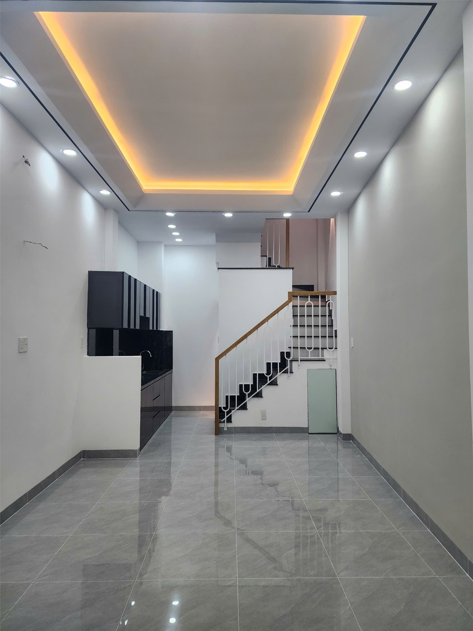 Bán nhà Âu Dương Lân, Quận 8, full đồ vào ở liền, 4 tầng, 36m², sổ riêng, chỉ 6,49 tỷ 2