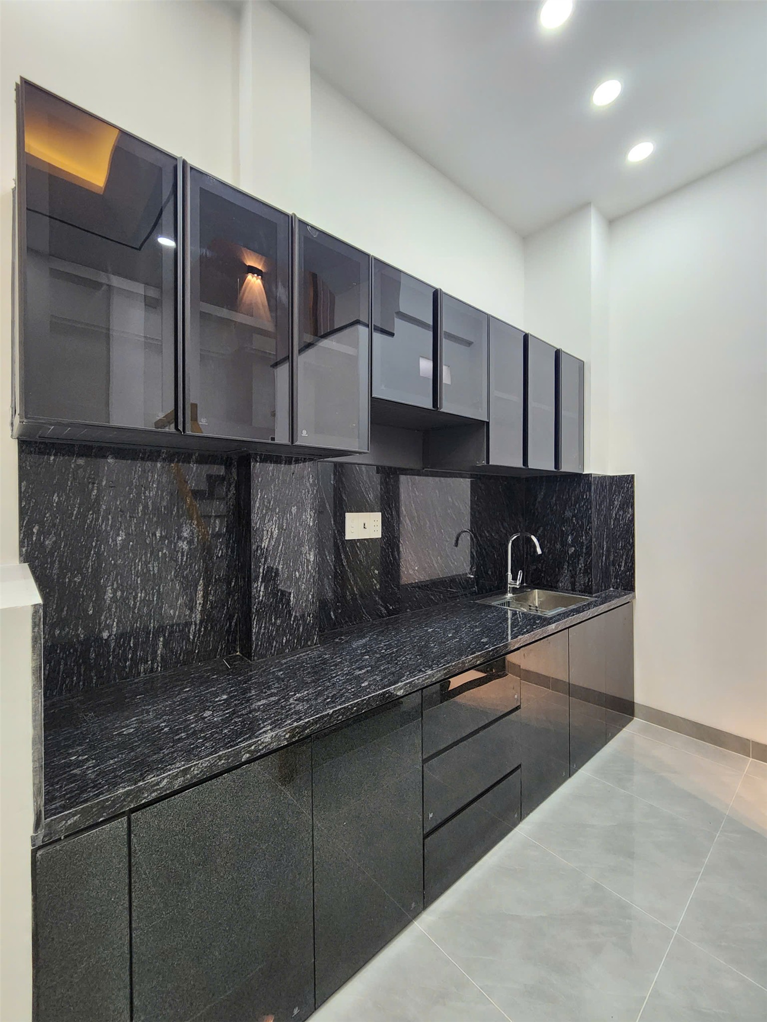 Bán nhà Âu Dương Lân, Quận 8, full đồ vào ở liền, 4 tầng, 36m², sổ riêng, chỉ 6,49 tỷ 3