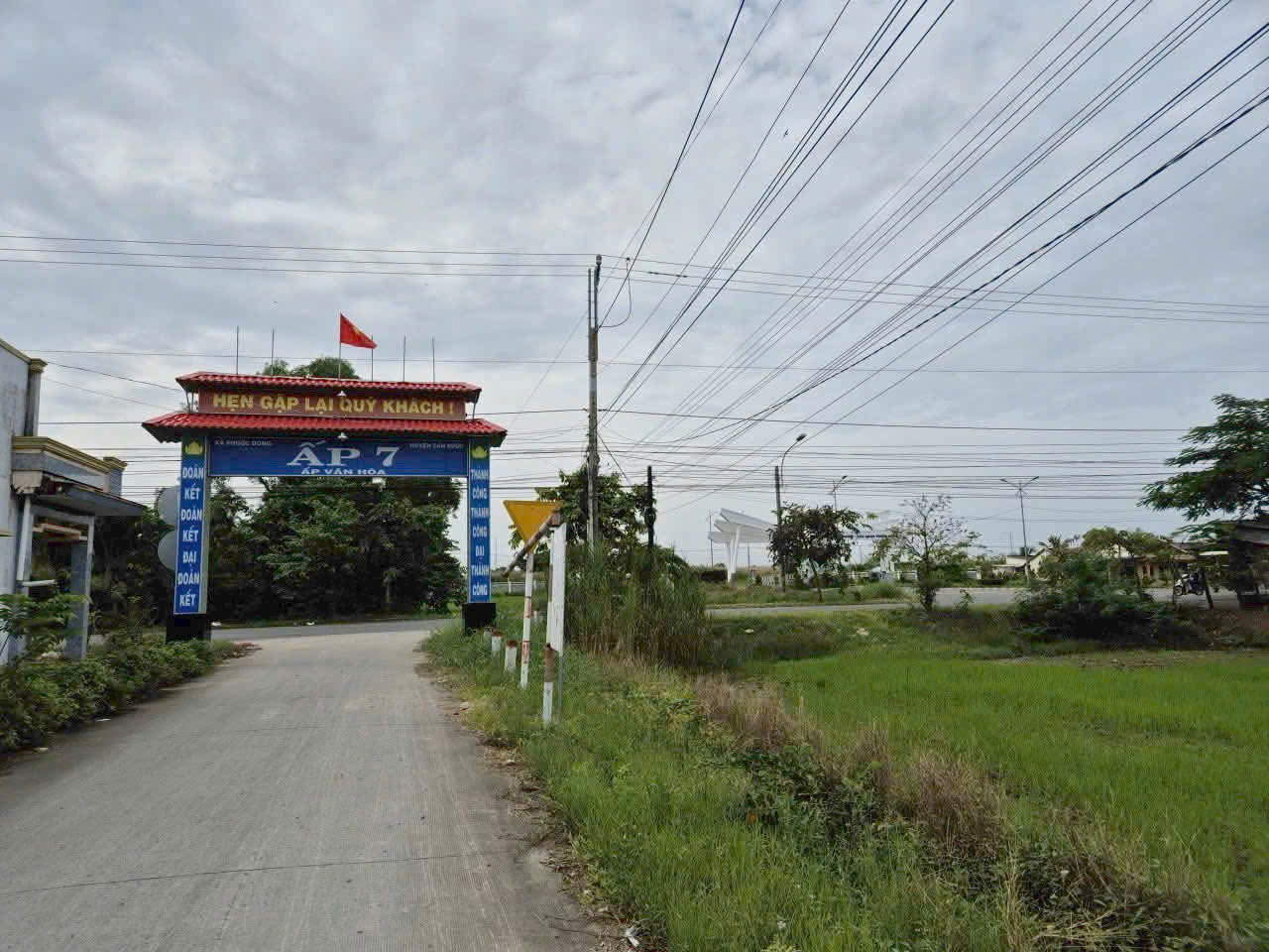 Đất thổ cư 722m2 mt xe hơi xã Tân Lân hàng phân lô giá rẻ đầu tư 2 tỏi 6