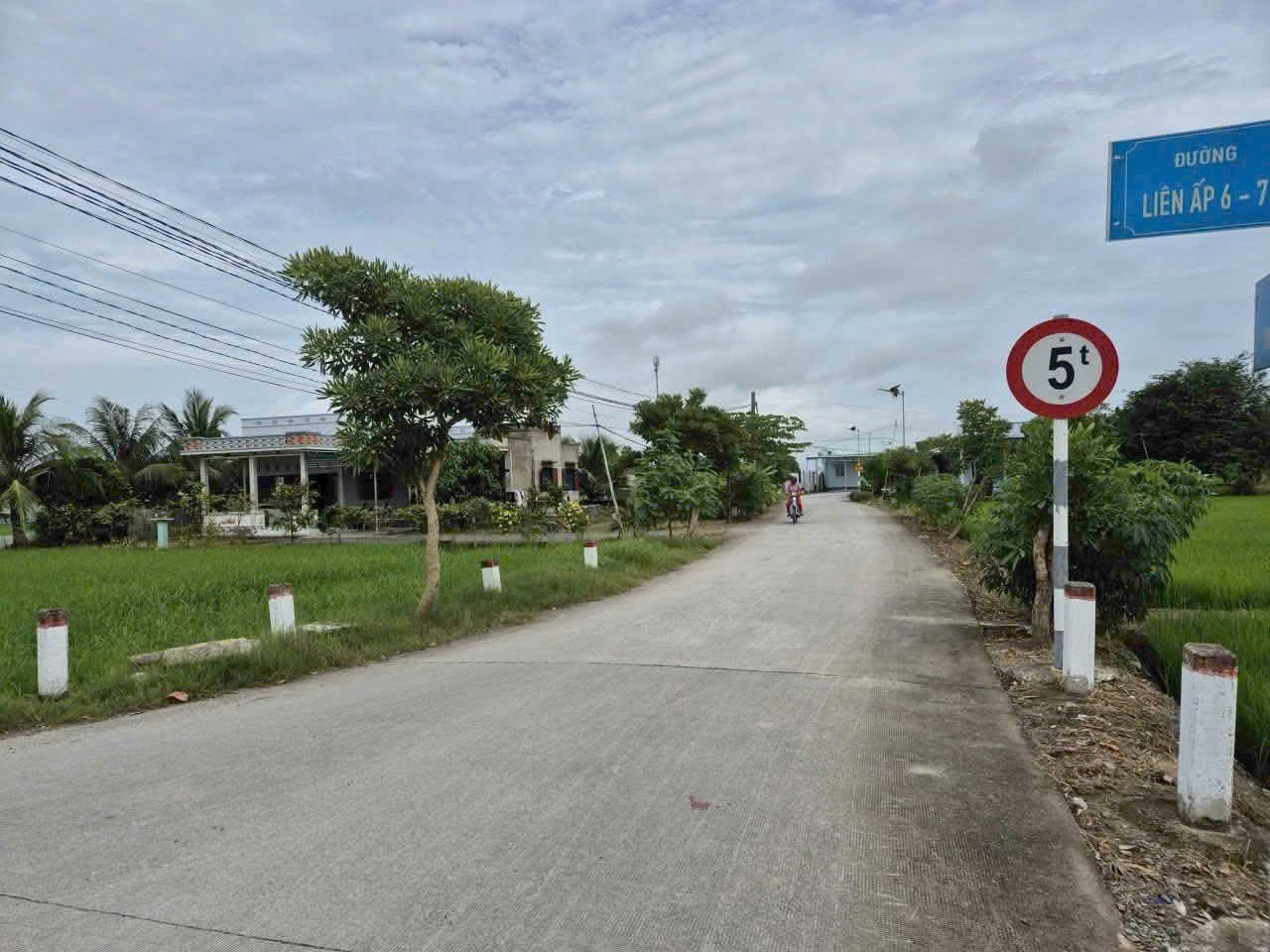 Đất thổ cư 722m2 mt xe hơi xã Tân Lân hàng phân lô giá rẻ đầu tư 2 tỏi 6 4