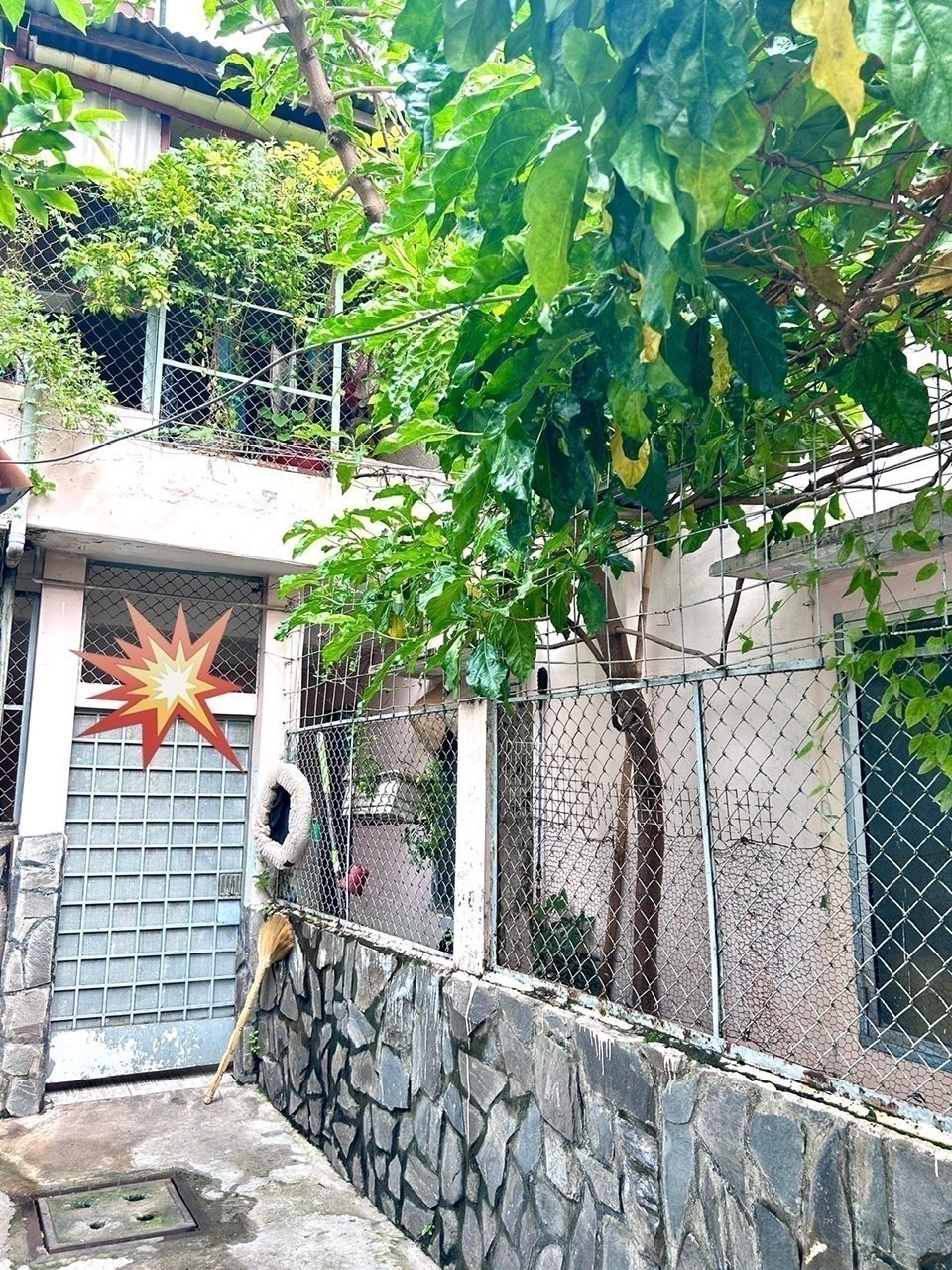 BÁN NHÀ NGANG LỚN NỞ HẬU 7.7M- DT 65M- Đ. XÓM CHIẾU- GIAO THƯƠNG TÔN ĐẢN, TÔN THẤT THUYẾT- GẦN