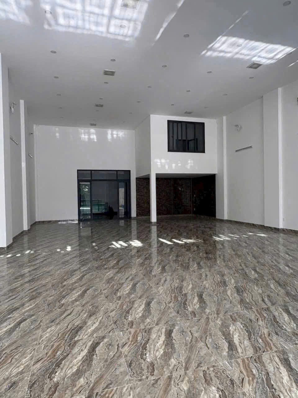 NHÀ (10x30) MẶT TIỀN TRẦN VĂN MƯỜI – BÀ ĐIỂM, HÓC MÔN - NGANG 10M HIẾM 3