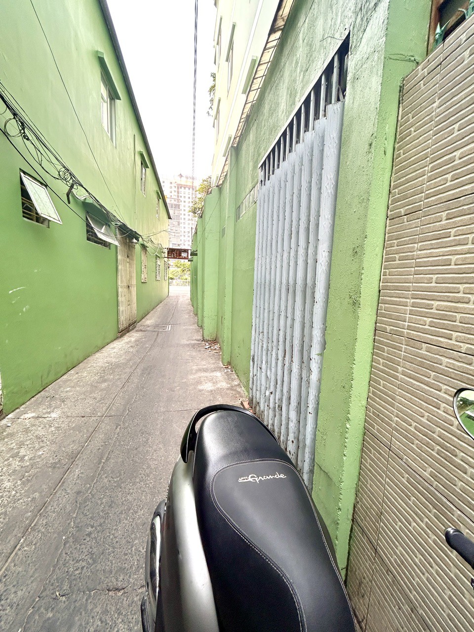 BÁN NHÀ Đ. BẾN VÂN ĐỒN- NHÀ 3 TẦNG- CÁCH 30M RA MT XE HƠI- GIAO THƯƠNG Q8, Q1 CHỈ 2 PHÚT ĐẾN 5