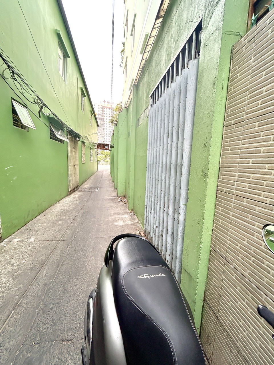 BÁN NHÀ 3 TẦNG CÁCH 30M RA MT BẾN VÂN ĐỒN- GIAO THƯƠNG Q8 VÀ Q1 CHỈ 2 PHÚT ĐẾN TRƯỜNG NGUYỄN TẤT 5