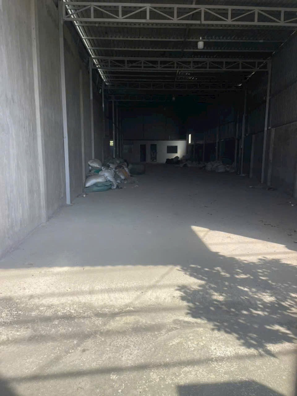 Bán nhà kho mặt tiền ĐT834 , xã Bình Thạnh , Thủ Thừa dt 580m2 full thổ giá 7 tỷ 2