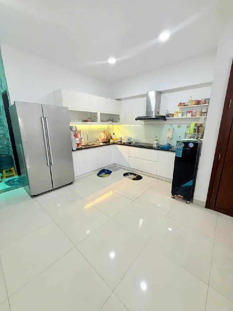 BÁN NHÀ HẺM XE HƠI THÔNG LÂM VĂN BỀN 4