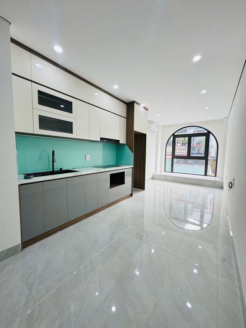 Cần bán 30m2 nhà 6 tầng thang máy, đường ô tô tránh ngõ 40 Kẻ Tạnh. Gần trường các cấp, gần chợ