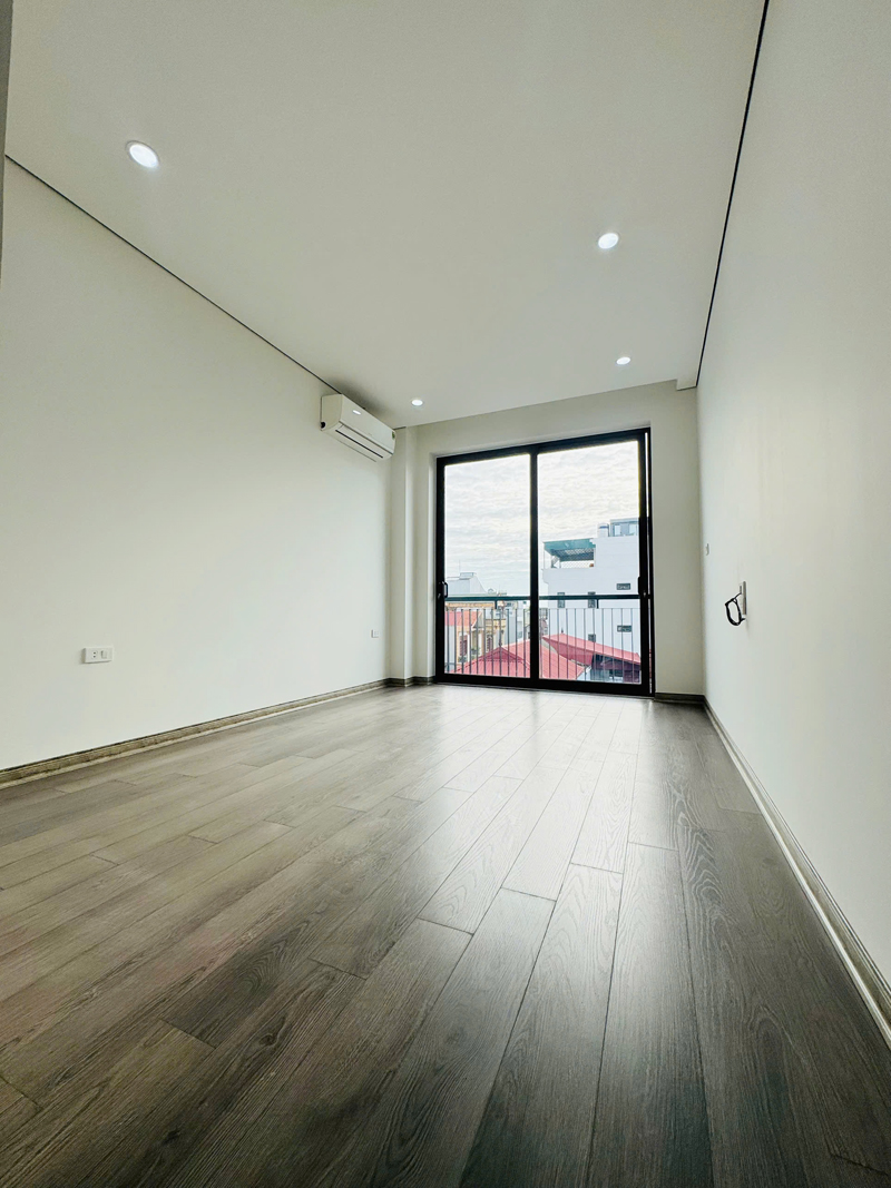 Cần bán 30m2 nhà 6 tầng thang máy, đường ô tô tránh ngõ 40 Kẻ Tạnh. Gần trường các cấp, gần chợ 2