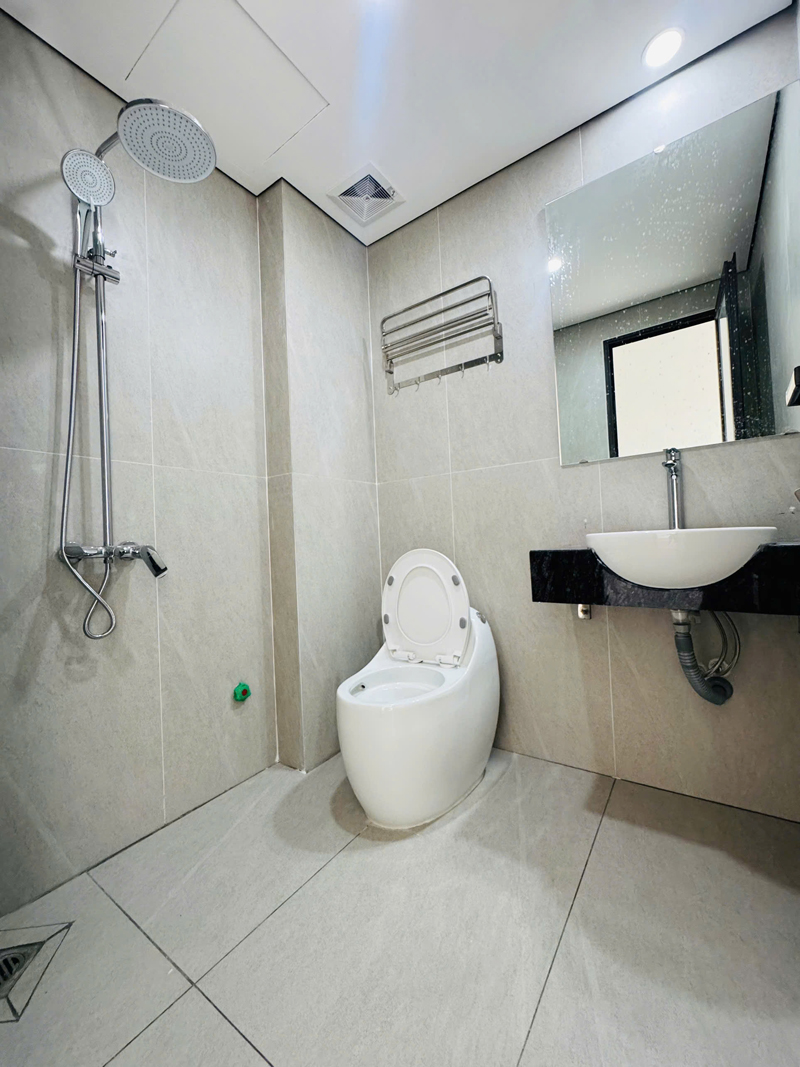 Cần bán 30m2 nhà 6 tầng thang máy, đường ô tô tránh ngõ 40 Kẻ Tạnh. Gần trường các cấp, gần chợ 4