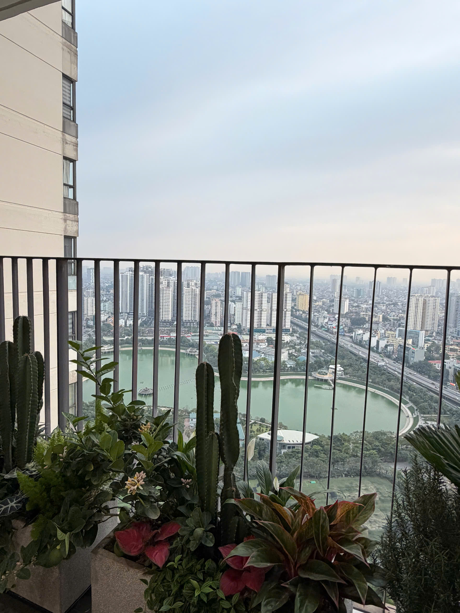 Cần bán Căn hộ chung cư DCapitale C6 – Căn 3 ngủ 85m², view hồ hiếm của dự án 3