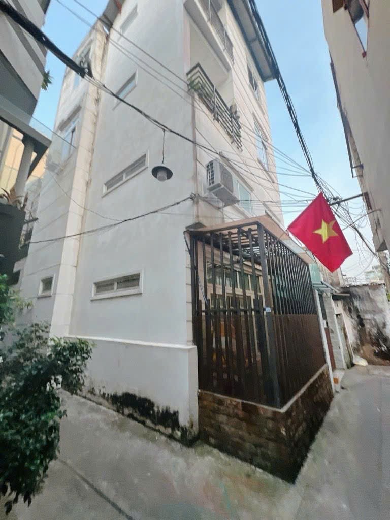 BÁN NHÀ CĂN SỐ 1 ĐƯỜNG XÓM CHIẾU,Cách hẻm xe hơi 10 bước chân, sát mặt tiền