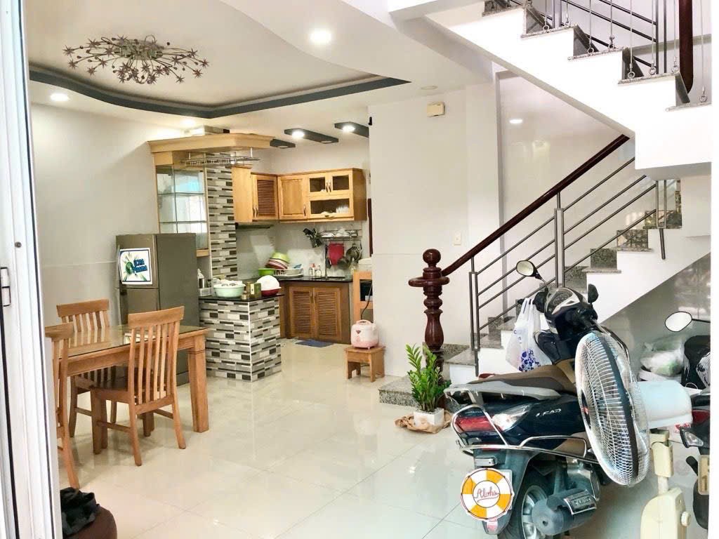 BÁN NHÀ CĂN SỐ 1 ĐƯỜNG XÓM CHIẾU,Cách hẻm xe hơi 10 bước chân, sát mặt tiền 3