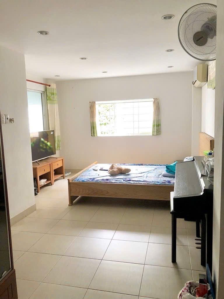 BÁN NHÀ CĂN SỐ 1 ĐƯỜNG XÓM CHIẾU,Cách hẻm xe hơi 10 bước chân, sát mặt tiền 5