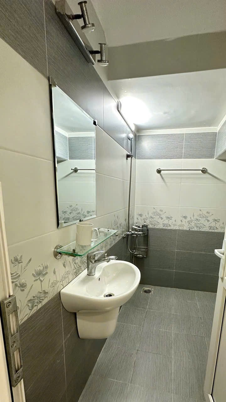 Cho thuê nhà nguyên căn mặt tiền Phạm Hồng Thái P10 Đà Lạt giá 12tr 5