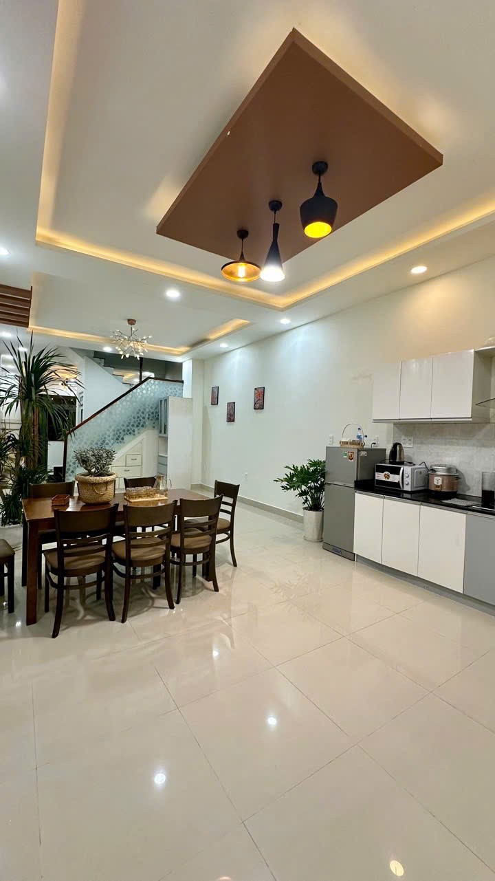 Cho thuê nhà nguyên căn mặt tiền Phạm Hồng Thái P10 Đà Lạt giá 12tr 2