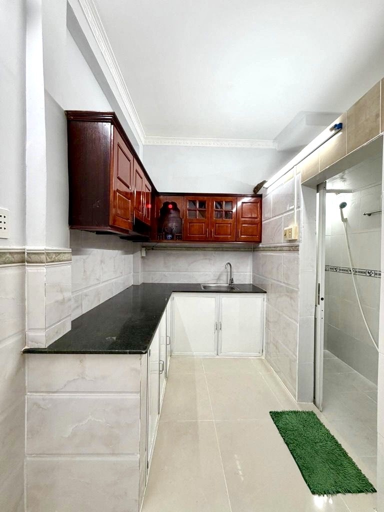 BÁN NHÀ CÁCH VÀI BƯỚC CHÂN RA MT XE HƠI ĐOÀN VĂN BƠ- LƯU THÔNG TÔN ĐẢN- HOÀNG DIỆU- NGUYỄN TẤT