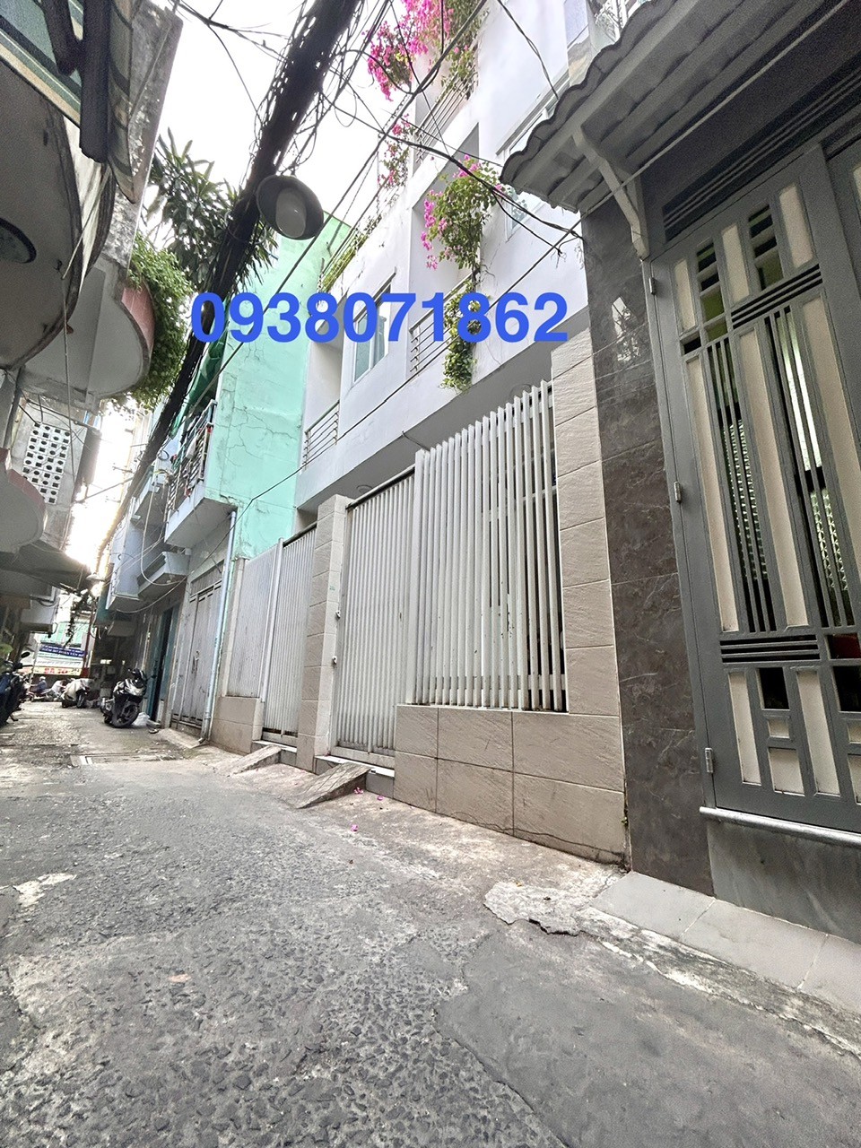 BÁN NHÀ ĐẸP VÀO Ở NGAY- CÁCH 3 CĂN RA MT XE HƠI- Đ.ĐOÀN VĂN BƠ- NHÀ NGAY CHỢ- GIAO THƯƠNG HOÀNG 5