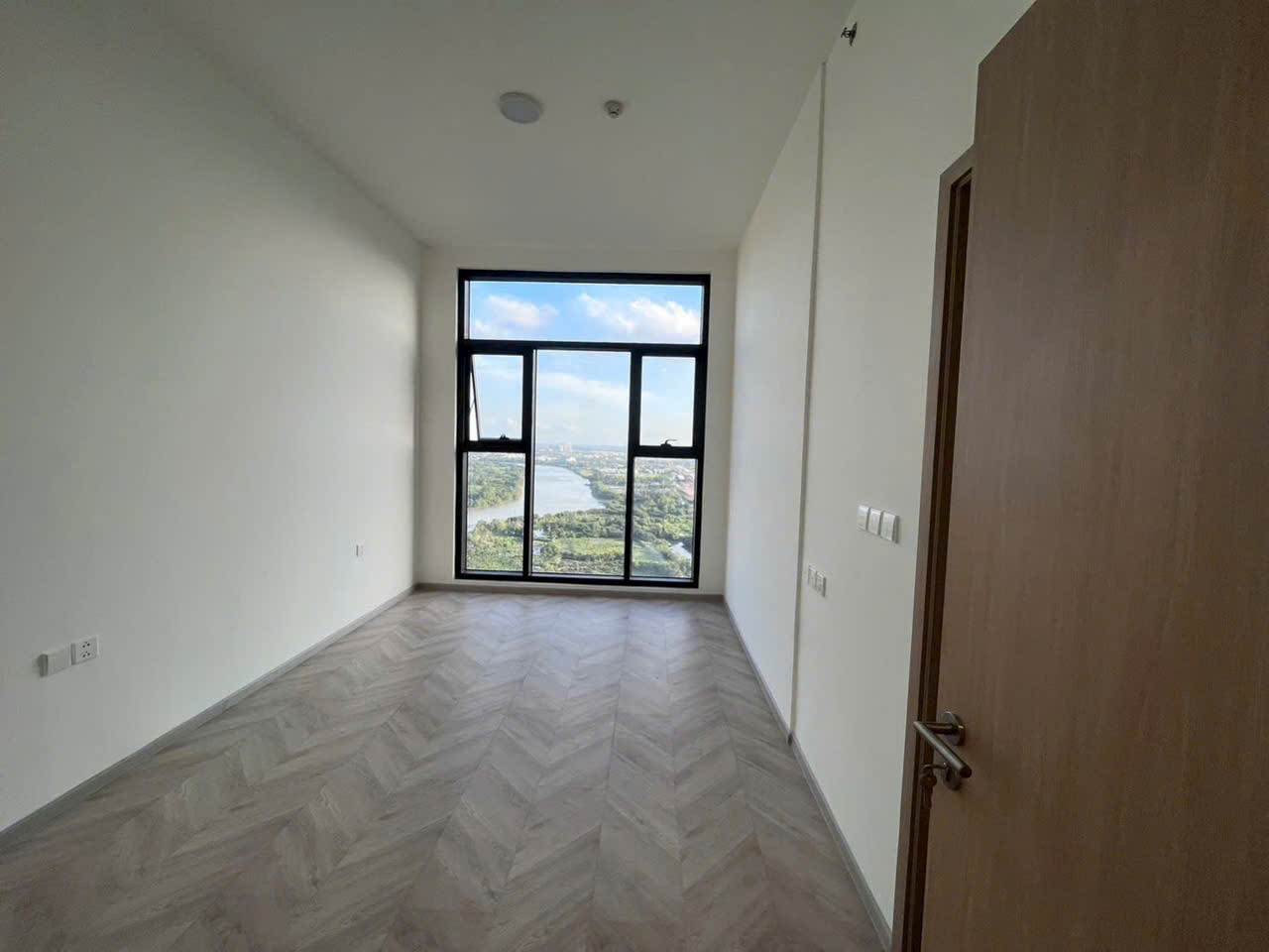 Cho thuê Căn hộ chung cư Phường Long Thạnh Mỹ, Quận 9, Diện tích 220m², Giá 040 Triệu/tháng