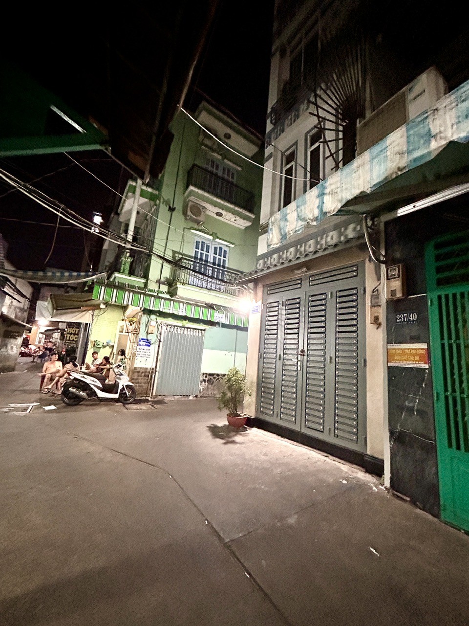 BÁN NHÀ CÁCH VÀI BƯỚC CHÂN RA MT XA HƠI Đ. VĨNH KHÁNH CHỈ 5.5T- NHÀ 5 TẦNG Đ. HOÀNG DIỆU- GẦN 2