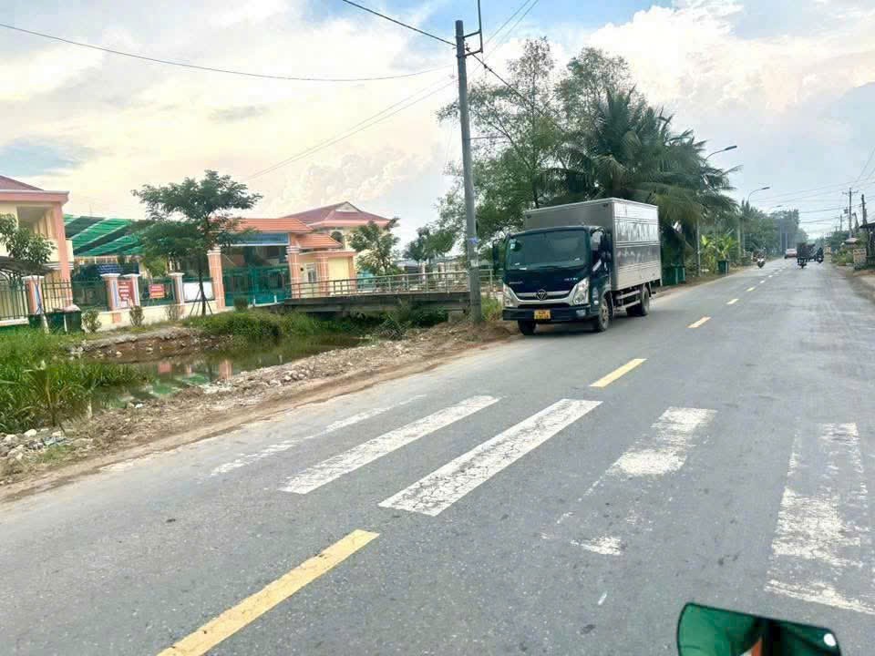 Bán đất thổ cư mặt tiền ĐT 816 , xã Bình Đức, Bến Lức dt 140m2 giá 1,97 tỷ 2