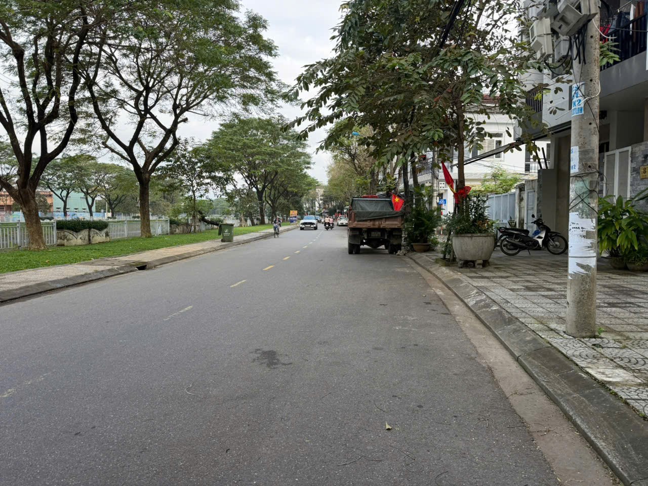 NHÀ TRỌ GÁC LỬNG – DIỆN TÍCH 68m², đất ngoài sổ 15m2, tổng là 93m2, ngang 5m2. 4