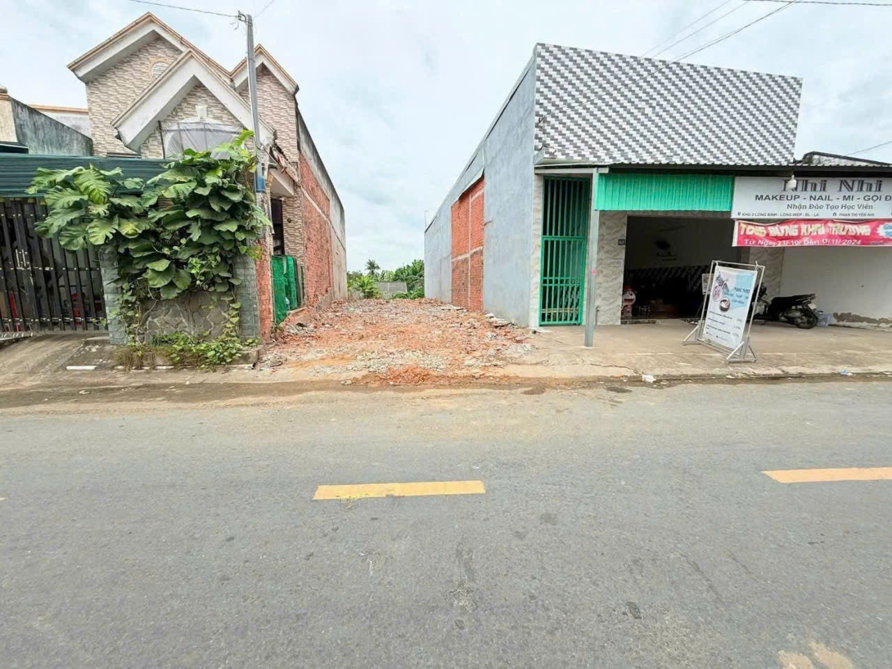 Bán đất mặt tiền đường Long Bình , xã Long Hiệp Bến Lức tdt 800m2 (131,6m2 thổ ) giá 4,5 tỷ 2