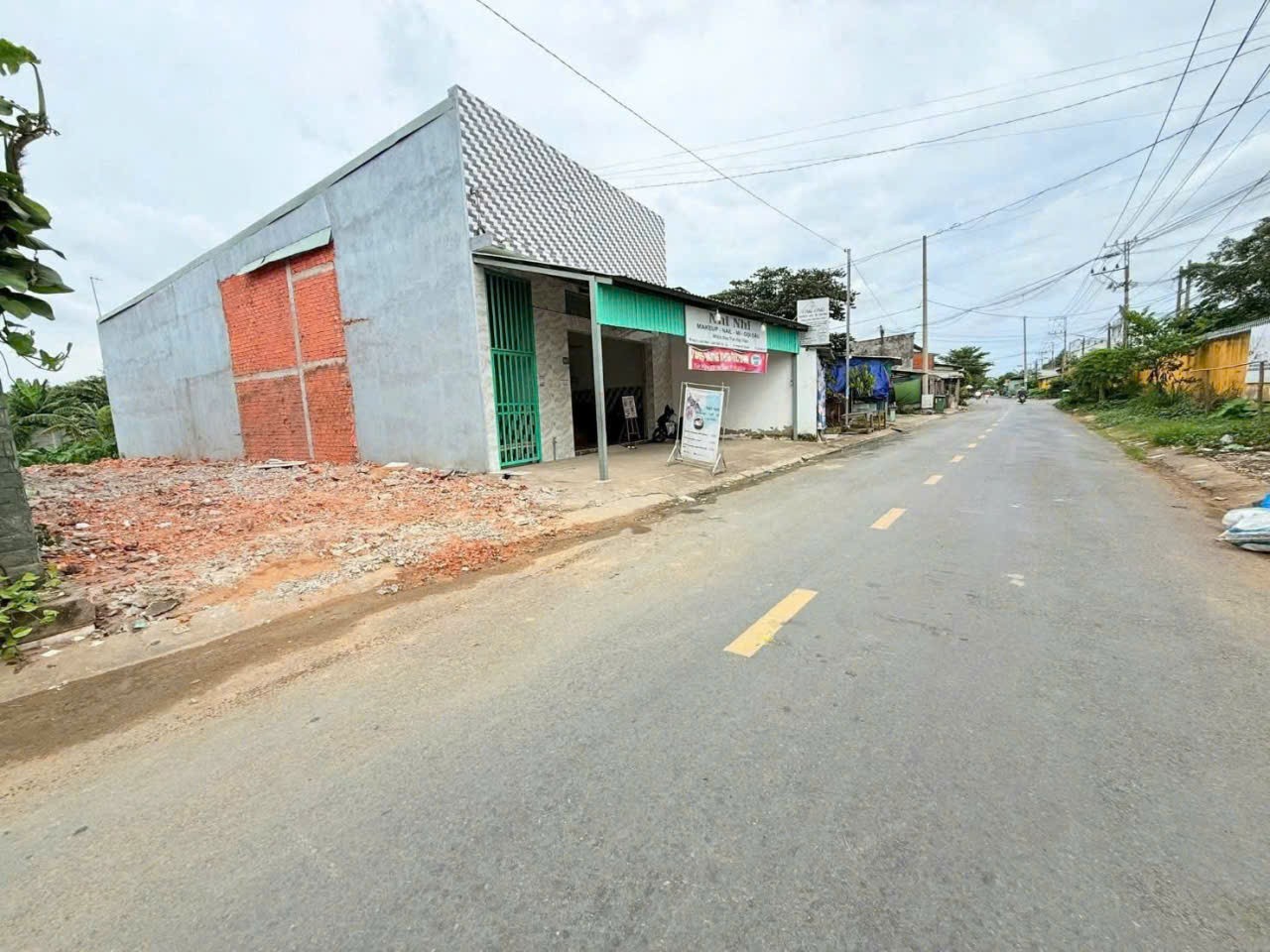 Bán đất mặt tiền đường Long Bình , xã Long Hiệp Bến Lức tdt 800m2 (131,6m2 thổ ) giá 4,5 tỷ 3