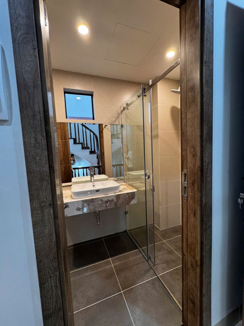 Cần bán 69,3m2 nhà 4 tầng mặt ngõ 142 Lệ Mật. Có quy hoạch mở rộng lên đường 13m 7