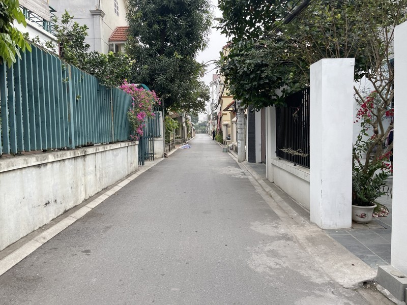 Cần bán 102m2 đất Làng Vàng, Gia Lâm. Đường thông xe ô tô 7 chỗ 2