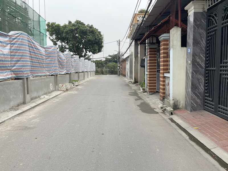 Cần bán 102m2 đất Làng Vàng, Gia Lâm. Đường thông xe ô tô 7 chỗ 4