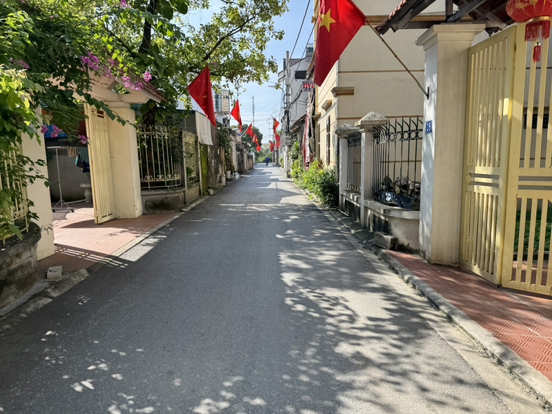 Cần bán 102m2 đất Làng Vàng, Gia Lâm. Đường thông xe ô tô 7 chỗ 5