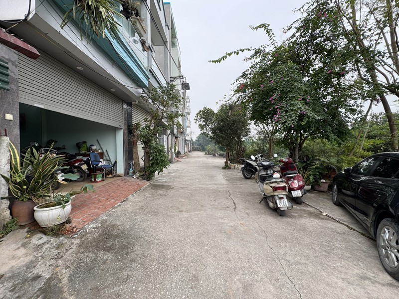 Bán đất tặng nhà C4 Trâu Quỳ - 60m2 View "Triệu Đô" Vĩnh Viễn - Ô Tô tránh - Khe thoáng sau 1m 2