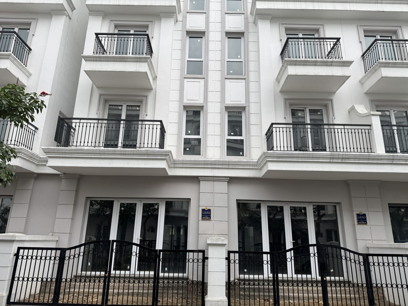 Cần bán 1 hoặc 4 căn sát nhau Shophouse Eurowindow Twin Parks Gia Lâm - Đường Osaka 12m 5