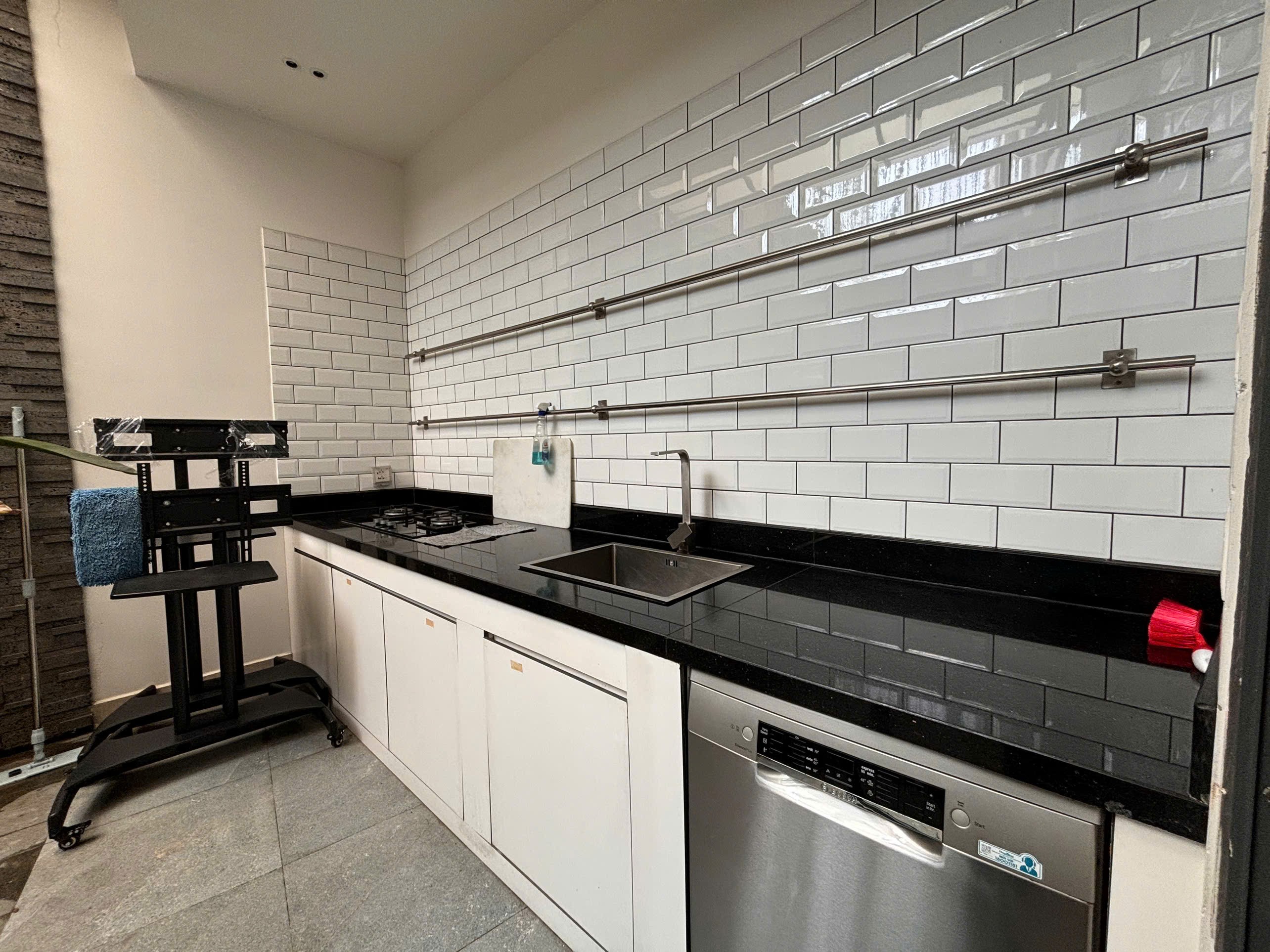 Cho thuê Nhà mặt tiền Phường Thảo Điền, Quận 2, Diện tích 200m², Giá 185 Triệu/tháng 9